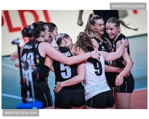 加拿大vs台北：冰与火的对话，两种极致的生活体验